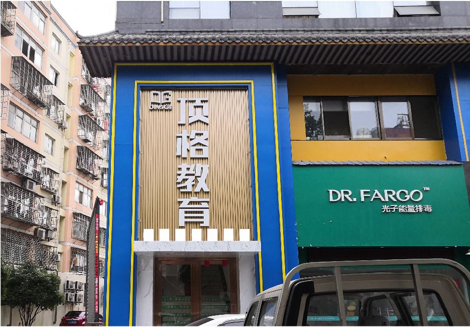 舒城门头设计要符合门店特色。